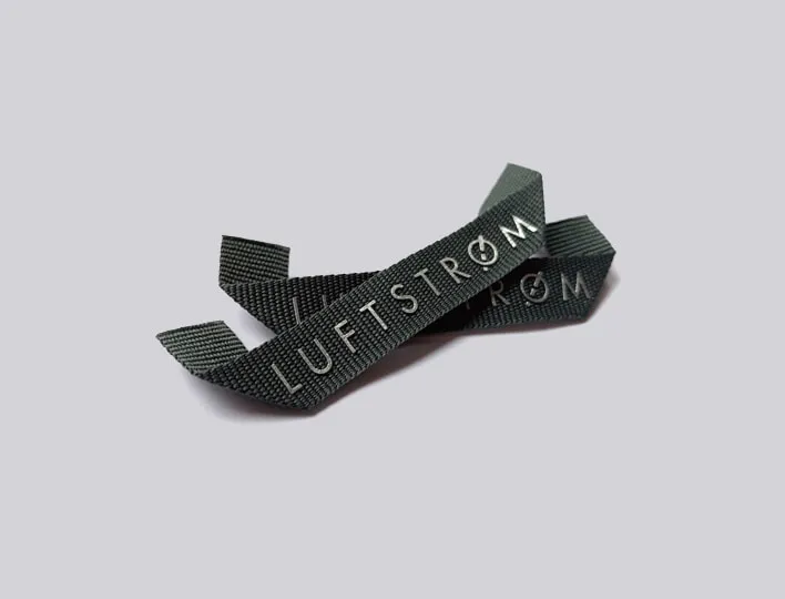 Luftstrom injection mould on fabric label.